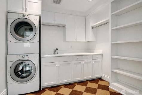 8975 NE 10th Street Bellevue WA 98004