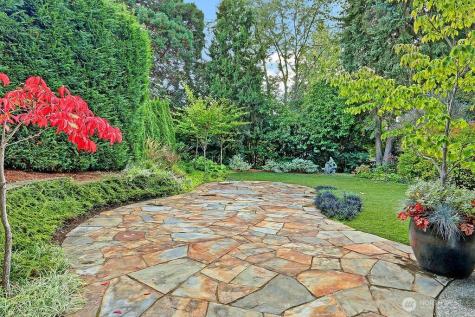 8975 NE 10th Street Bellevue WA 98004