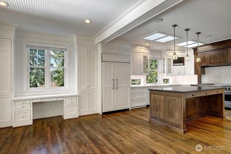 8975 NE 10th Street Bellevue WA 98004