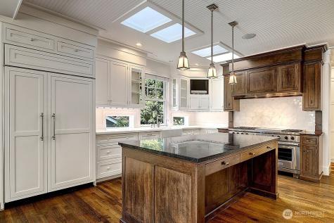 8975 NE 10th Street Bellevue WA 98004