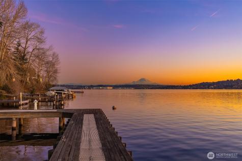8025 W Mercer Way Mercer Island WA 98040