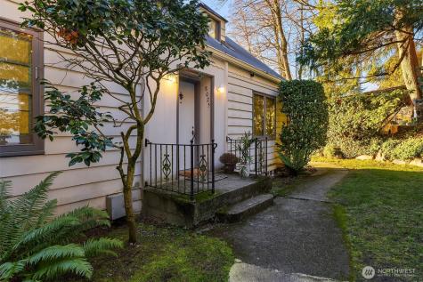 8025 W Mercer Way Mercer Island WA 98040