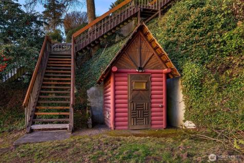 8025 W Mercer Way Mercer Island WA 98040