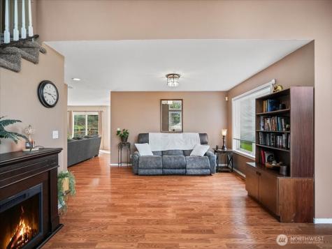 2518 18th Street SE Puyallup WA 98374