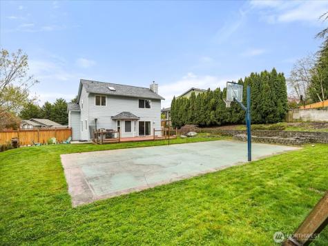 2518 18th Street SE Puyallup WA 98374