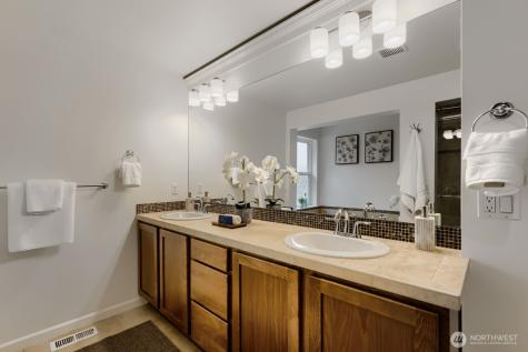 23257 SE 34th Place Sammamish WA 98075
