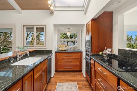 4701 84th Avenue SE Mercer Island WA 98040