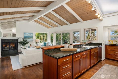4701 84th Avenue SE Mercer Island WA 98040