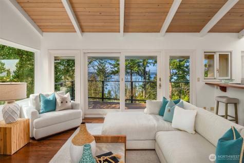 4701 84th Avenue SE Mercer Island WA 98040