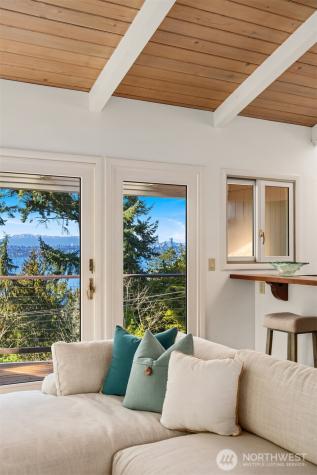 4701 84th Avenue SE Mercer Island WA 98040