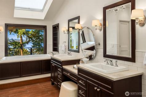 4701 84th Avenue SE Mercer Island WA 98040