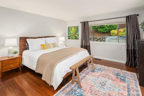 6700 81st Avenue SE Mercer Island WA 98040