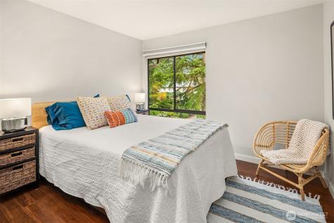 6700 81st Avenue SE Mercer Island WA 98040