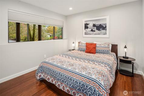 6700 81st Avenue SE Mercer Island WA 98040