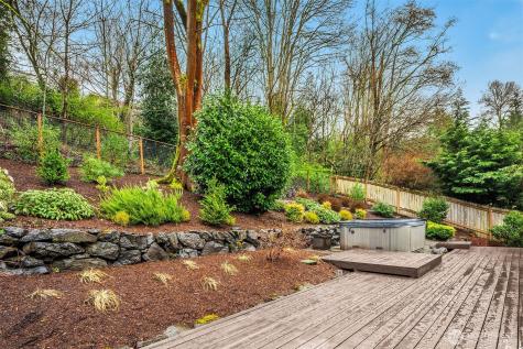 6700 81st Avenue SE Mercer Island WA 98040