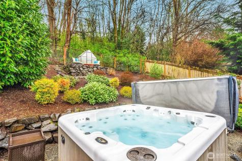 6700 81st Avenue SE Mercer Island WA 98040