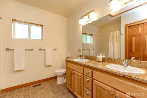 6121 Madrona Drive NE Tacoma WA 98422