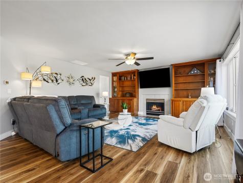 4029 Crystal Ridge Drive SE Puyallup WA 98372