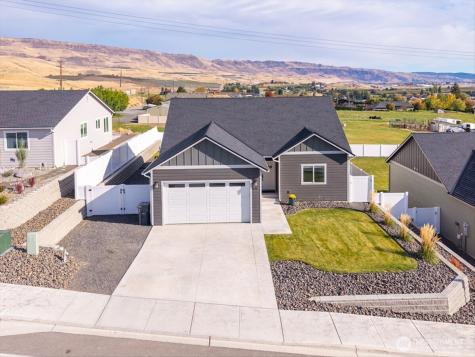 979 N Macaw Avenue East Wenatchee WA 98802