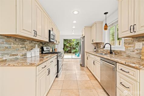 10758 Ashworth Avenue N Seattle WA 98133