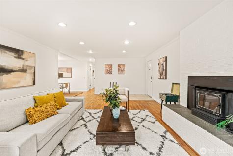 10758 Ashworth Avenue N Seattle WA 98133