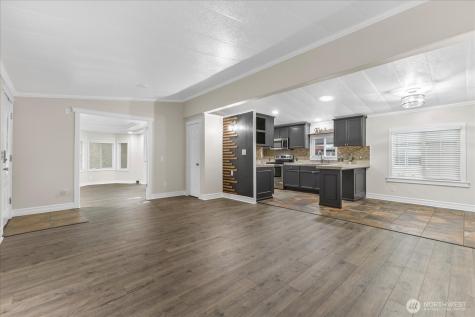 7701 Hardeson Road Everett WA 98203