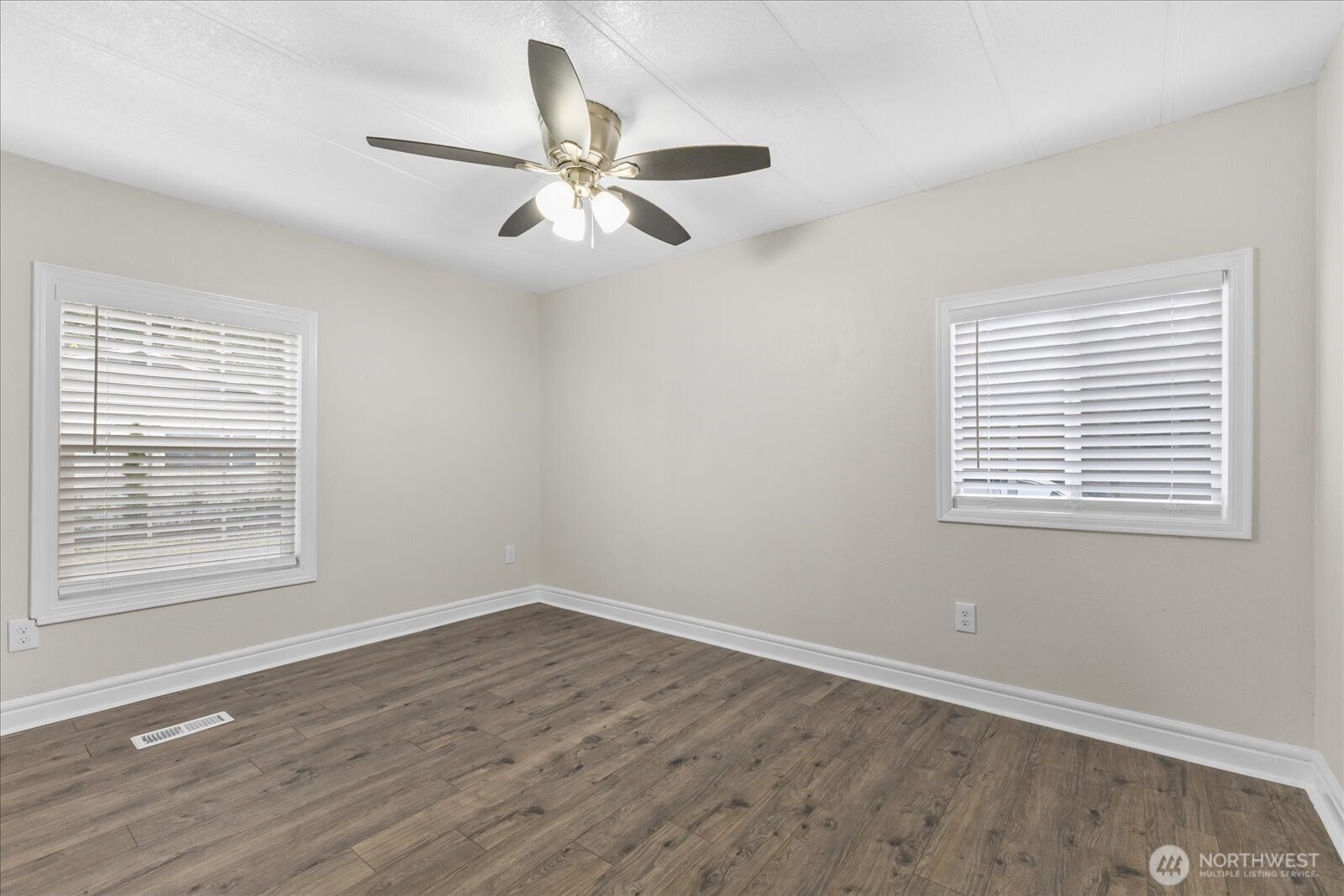7701 Hardeson Road Everett WA 98203