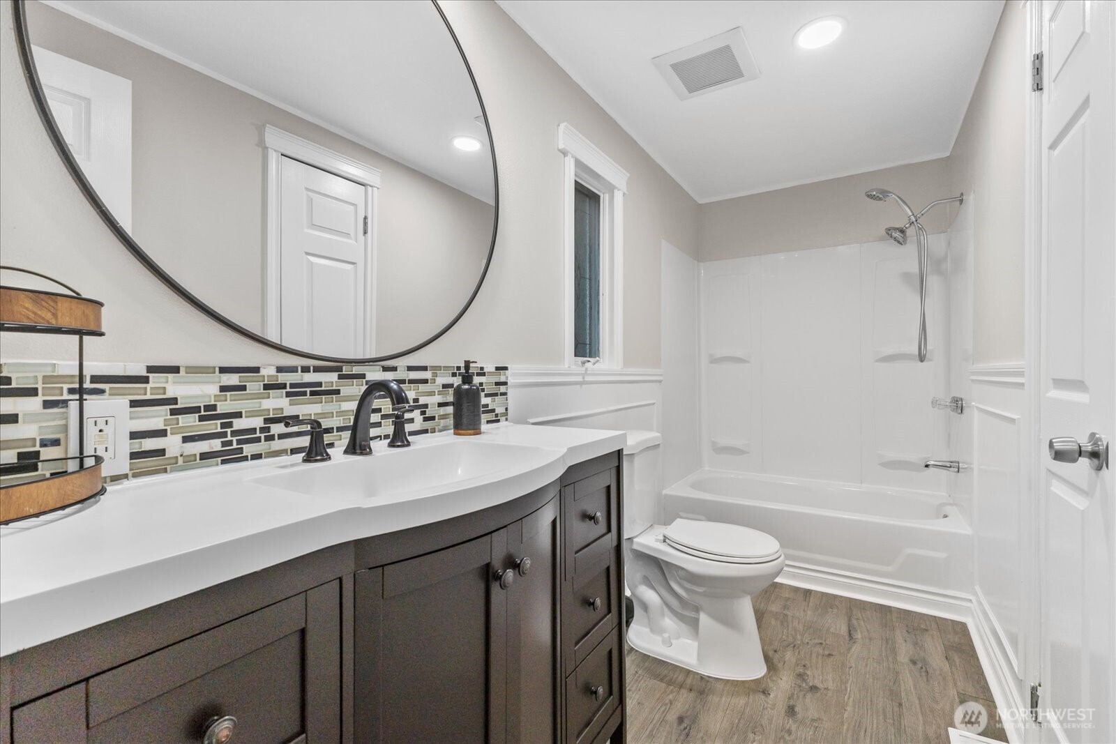 7701 Hardeson Road Everett WA 98203