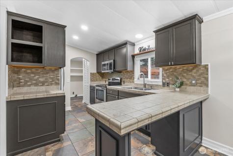 7701 Hardeson Road Everett WA 98203