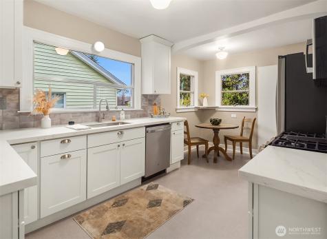 6813 17th Avenue NE Seattle WA 98115