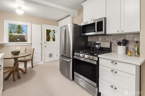 6813 17th Avenue NE Seattle WA 98115