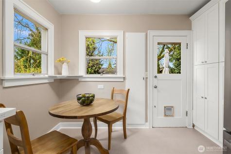 6813 17th Avenue NE Seattle WA 98115