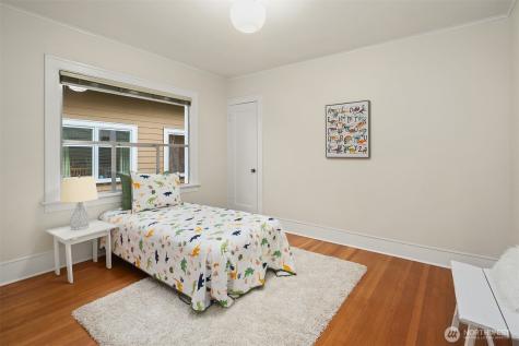 6813 17th Avenue NE Seattle WA 98115