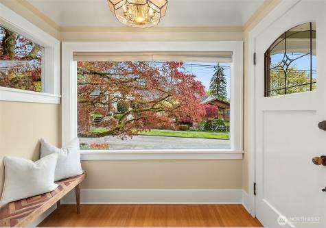 6813 17th Avenue NE Seattle WA 98115