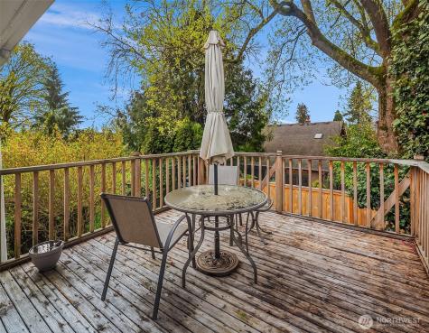 6813 17th Avenue NE Seattle WA 98115