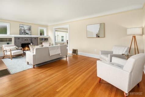 6813 17th Avenue NE Seattle WA 98115