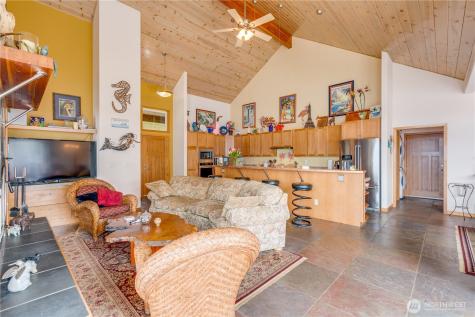 14 J Everett Way Hat Island WA 98206