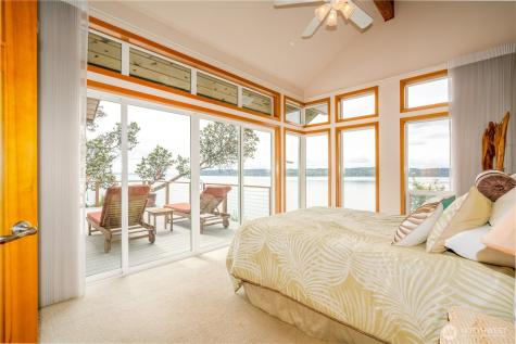 14 J Everett Way Hat Island WA 98206