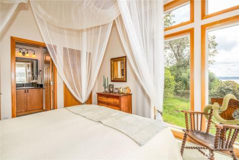 14 J Everett Way Hat Island WA 98206