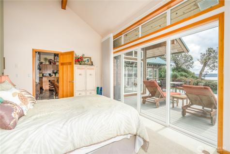 14 J Everett Way Hat Island WA 98206