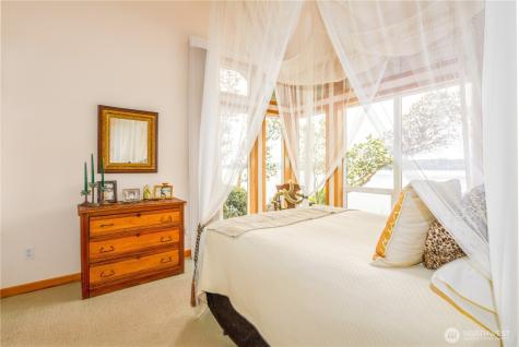 14 J Everett Way Hat Island WA 98206