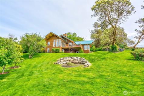 14 J Everett Way Hat Island WA 98206