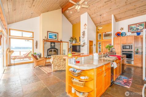 14 J Everett Way Hat Island WA 98206
