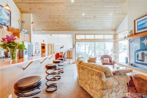 14 J Everett Way Hat Island WA 98206