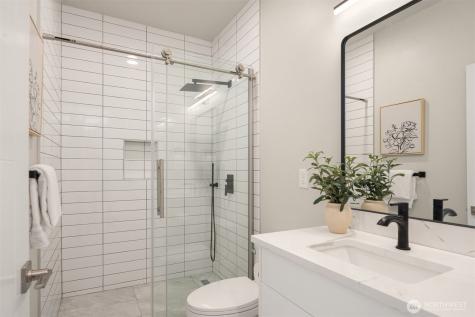 9846 62nd Avenue S Seattle WA 98118