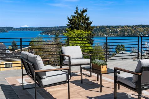 9846 62nd Avenue S Seattle WA 98118