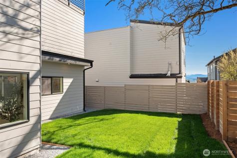 9846 62nd Avenue S Seattle WA 98118