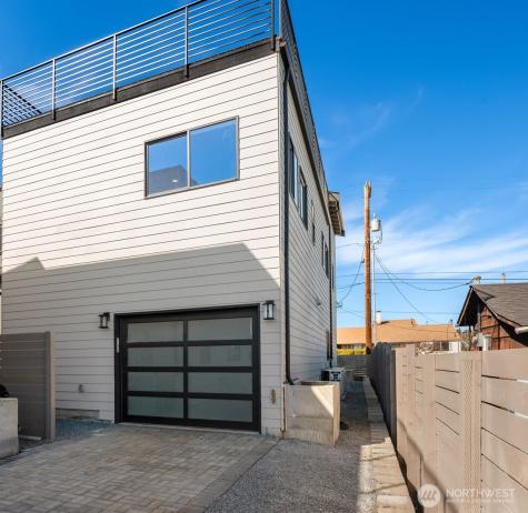 9846 62nd Avenue S Seattle WA 98118
