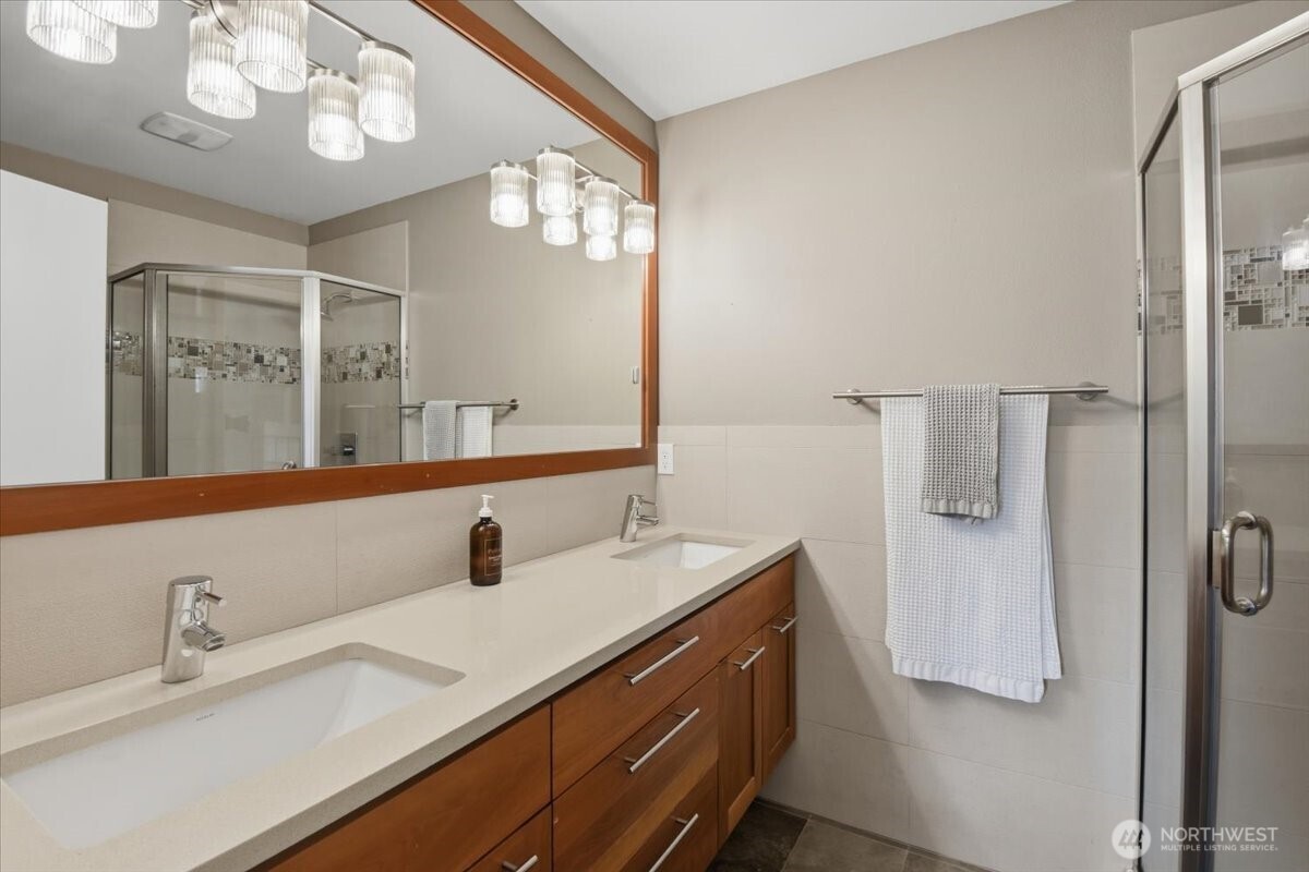 4418 Meridian Avenue N Seattle WA 98103