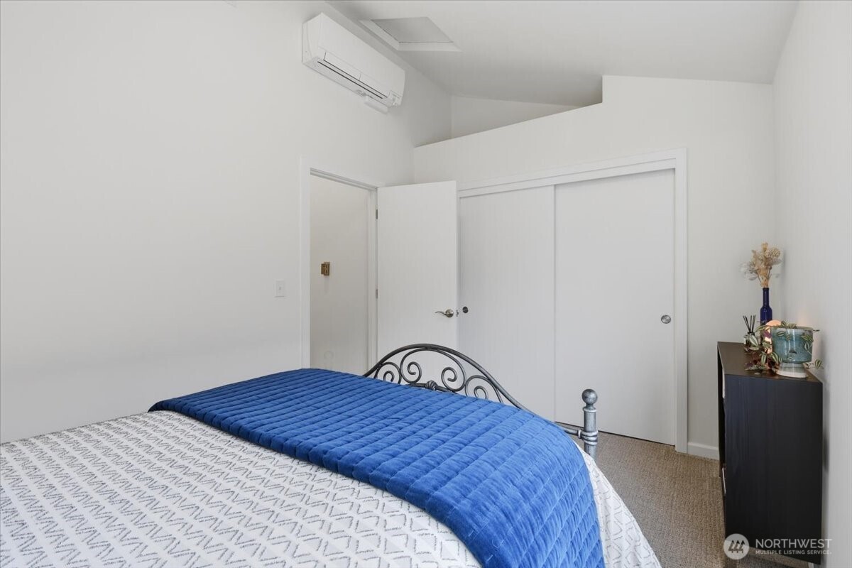 4418 Meridian Avenue N Seattle WA 98103